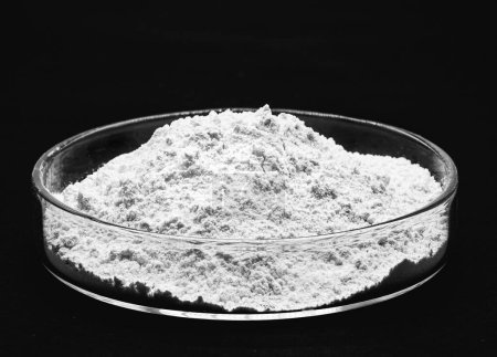 El trióxido de antimonio, es el compuesto inorgánico con la fórmula SbO, es el compuesto más importante del antimonio. Seve para retardante y como catalizador en la producción de tereftalato de polietileno.