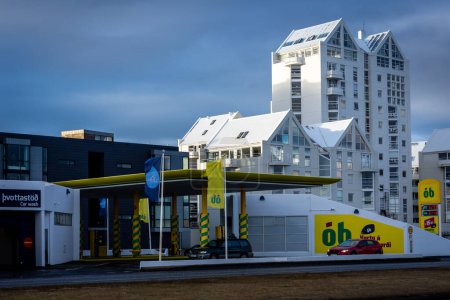Téléchargez les photos : Reykjavik, Iceland - November 10, 2022: OB, icelandic petrol station. - en image libre de droit