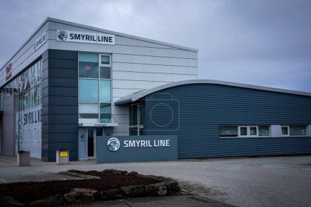 Téléchargez les photos : Reykjavik, Islande - 15 mars 2023 : Smyril Line travel and freight transport company building. - en image libre de droit