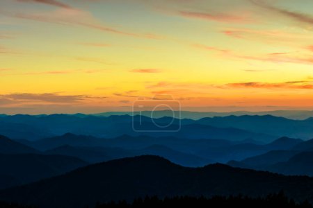 Téléchargez les photos : Blue Ridge Parkway Golden Sunset Ridges - en image libre de droit