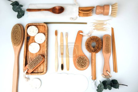 Foto de Set of wooden eco friendly devices. Brushes, washcloth and ear sticks, natural soap on a white background. Flat lay - Imagen libre de derechos