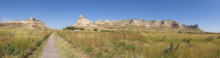 Foto de Panorama del Sendero de Oregón con Sentinel Rock, el Paso Mitchell, Eagle Rock y el Monumento Nacional Scotts Bluff - Imagen libre de derechos