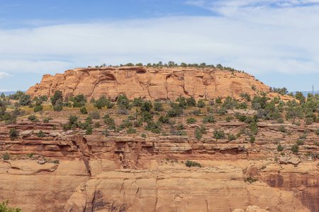 Vista del Saddlehorn, vista desde el Sendero de Otto en el Monumento Nacional de Colorado
