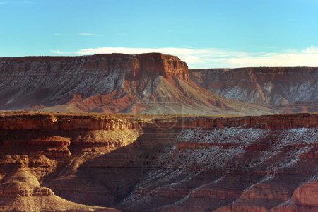 Téléchargez les photos : Explorez la grandeur et le mystère de l'histoire de la Terre avec cette photographie haute résolution du Grand Canyon Ouest. L'image met en évidence la Grande discordance un phénomène géologique où 250 millions - en image libre de droit