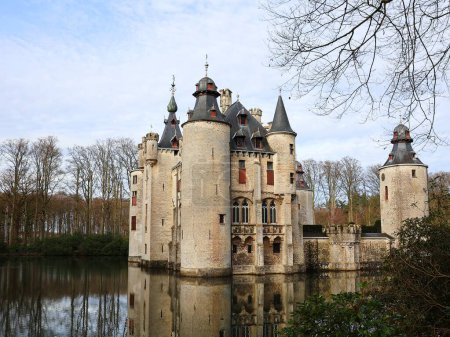 Schönes Märchenschloss in Vorselaar. Schloss Borrekens in Belgien.