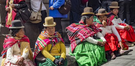 Téléchargez les photos : La Paz, Bolivie, 01222023 - Les gens défilent pour célébrer le changement de nom de la Bolivie pour inclure les peuples autochtones. - en image libre de droit