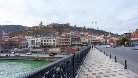 Téléchargez les photos : Tbilissi, Géorgie - 18 Février, 2023 : Belle vue sur le Vieux Tbilissi, Abanotubani. Voyages - en image libre de droit