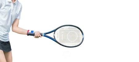 Téléchargez les photos : Joueuse de tennis tenant une raquette isolée sur fond blanc avec espace de copie. - en image libre de droit