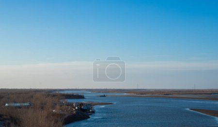 El río Amudarya en la región de Cenral Asia, Uzbekistán