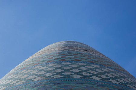 Kalta Menor en la torre de qala de Ichan, monumento histórico y arquitectónico en Khiva, Uzbekistán, vista inferior