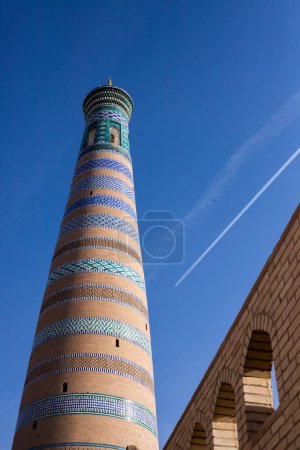 Torre de qala de Ichan, monumento histórico y arquitectónico en Jiva, Uzbekistán