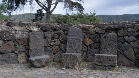 Reliquias de piedra misteriosas, paisaje histórico, naturaleza intacta