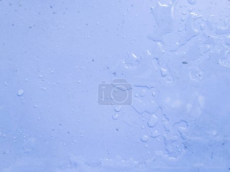 Foto de Gota de agua sobre fondo azul - Imagen libre de derechos