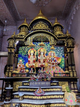 Téléchargez les photos : Sculptures de radha govindji in iskcon Temple ahmedabad, Gujarat , - en image libre de droit