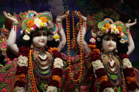 Téléchargez les photos : Belles divinités de radha govindji in iskcon Temple ahmedabad, Gujarat , - en image libre de droit