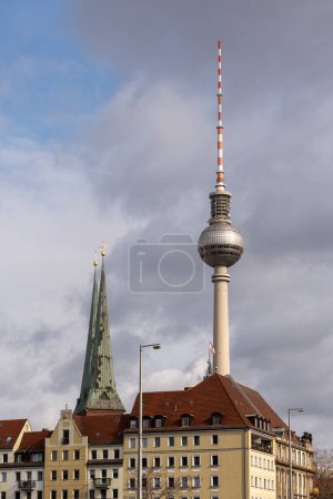 Berlińska wieża telewizyjna na stacji Alexanderplatz, Berlin, Niemcy. Berlin Wieża telewizyjna Skyline Alexanderplatz.