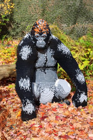 Téléchargez les photos : GRANBY QUEBEC CANADA - 10 19 2022 : Gorille aux superpuissances des animaux avec plus de 30 créations monumentales composées de millions de briques LEGO. - en image libre de droit