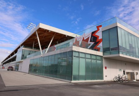 Téléchargez les photos : MONTRÉAL QUÉBEC CANADA - 01 06 2021 : Piste de garage du Circuit Gilles Villeneuve (également orthographié Circuit Gilles-Villeneuve en français) est un circuit automobile de 4,361 km (2,710 mi) à Montréal, Québec, Canada. - en image libre de droit