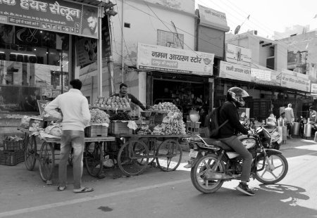 Téléchargez les photos : DELHI INDIA - 02 12 2023 : Scène de rue à Delhi - en image libre de droit