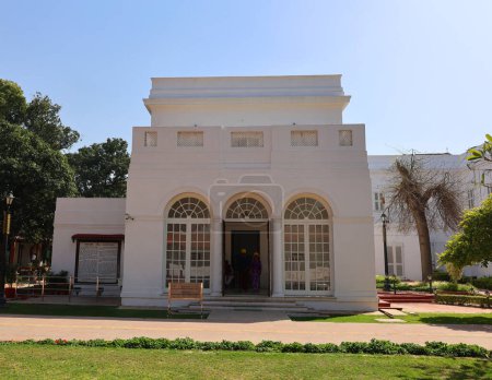 Foto de DEWLHI INDIA - 02 11 2023: Gandhi Smriti o Birla Bhavan House es un museo dedicado a Mahatma Gandhi en la ciudad de Nueva Delhi en la India - Imagen libre de derechos