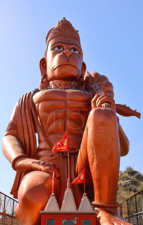 Téléchargez les photos : INDE RURALE - 02 12 2023 : Hanuman est un dieu hindou et un divin compagnon vanara du dieu Rama. Hanuman est l'un des personnages centraux du Ramayana épique hindou. - en image libre de droit