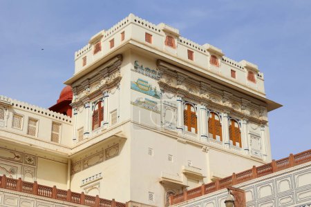 Foto de BIKANER RAJASTHAN INDIA - 02 13 2023: Detalles de Haveli es una casa tradicional, mansión, casa señorial, en el subcontinente indio, por lo general uno con importancia histórica y arquitectónica - Imagen libre de derechos