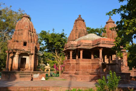 Téléchargez les photos : JODHPUR RAJASTHAN INDIA - 02 14 2023 : Ancien temple hindou structure extérieure à Mandore Garden jodhpur ville, Rajasthan, Inde - en image libre de droit