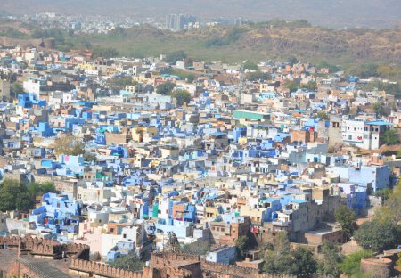 Foto de JODHPUR RAJASTHAN INDIA - 02 13 2023: Jodhpur es la segunda ciudad más grande del estado indio de Rajastán. Es popularmente conocida como la "Ciudad Azul" entre la gente de Rajastán y de toda la India. - Imagen libre de derechos