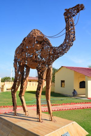 Téléchargez les photos : JAISALMER RAJASTHAN INDIA - 02 13 23 : Statue de chameau au musée de la guerre de Jaisalmer - en image libre de droit