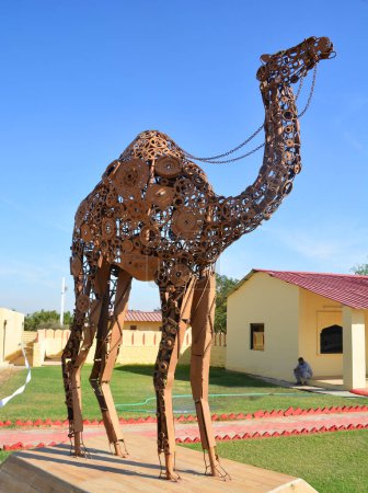 Foto de JAISALMER RAJASTHAN INDIA - 02 13 23: Estatua de camello en el museo de guerra de Jaisalmer - Imagen libre de derechos