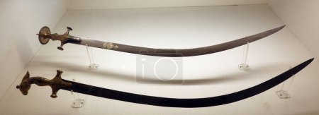 Téléchargez les photos : JODHPUR INDE - 02 13 2023 : Exposition historique d'épées au musée du Palais de la Ville - en image libre de droit