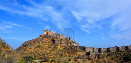 Photo for KUKMBHALGARH RAJASTHAN INDIA - 02 23 2023: Kumbhal fort or the Great Wall of India, is a Mewar fortress on the westerly range of Aravalli Hills, 48 km from Rajsamand city - Royalty Free Image