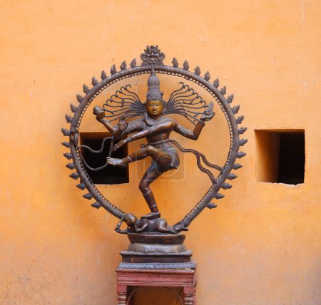 Foto de AMER RAJASTHAN INDIA - 02 17 2023: Shiva también conocida como Mahadeva 'El Gran Dios' o Hara es una de las principales deidades del hinduismo. Él es el Ser Supremo en el Shaivismo - Imagen libre de derechos
