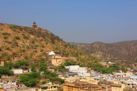 Téléchargez les photos : AMER RAJASTHAN INDIA - 02 17 2023 : Amer Fort ou Amber Fort est un fort situé à Amer, Rajasthan, Inde. ont été fondées par le souverain Alan Singh Chanda de la dynastie Chanda de Meenas. - en image libre de droit