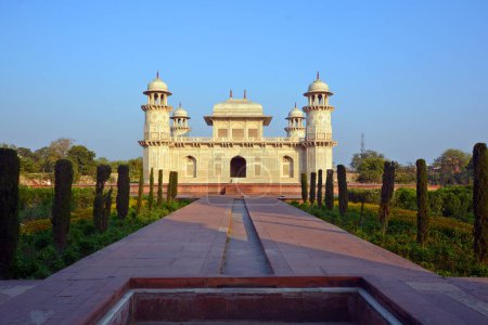 Téléchargez les photos : AGRA UTTAR PRADESH INDIA 03 01 2023 : Tombeau de I'timad-ud-Daulah est un mausolée moghol de la ville d'Agra dans l'État indien de l'Uttar Pradesh. "boîte à bijoux", "Bachcha Taj" ou le "Baby Taj"" - en image libre de droit