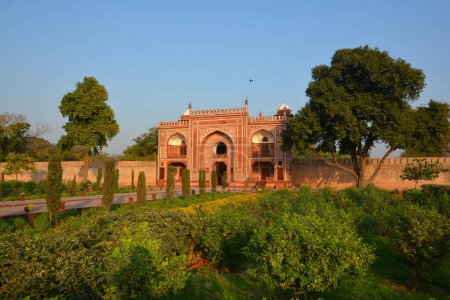Téléchargez les photos : AGRA UTTAR PRADESH INDIA - 03 01 2023 : Tombeau de I'timad-ud-Daulah est un mausolée moghol de la ville d'Agra dans l'État indien de l'Uttar Pradesh. "boîte à bijoux", "Bachcha Taj" ou le "Baby Taj" - en image libre de droit