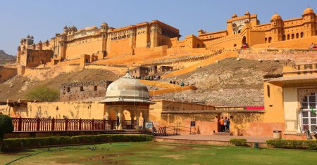 Téléchargez les photos : AMBER RAJASTHAN INDIA - 02 27 2023 : Le fort d'Amber a été fondé par le souverain Alan Singh Chanda de la dynastie Chanda de Meenas - en image libre de droit
