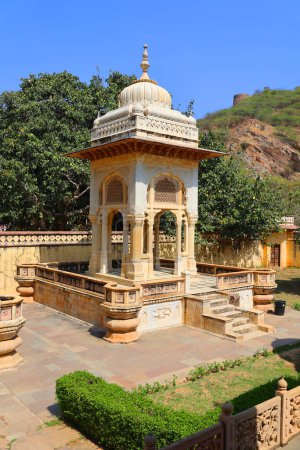 Téléchargez les photos : ALWAR RAJASTHAN INDIA - 02 28 2023 : Moosi Maharani Ki Chhatri Alwar monument le plus artistique et le plus royal, regorge d'une histoire fascinante. Maharaja Vinay Singh d'Alwar a construit ce cénotaphe - en image libre de droit