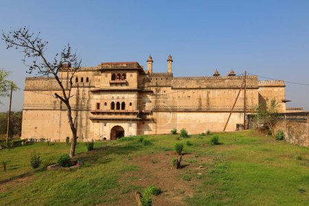 Photo for ORCCHA MADHYA PRADESH INDIA - 03 03 2023: Jehangir mahal, Orchha Fort complex comprises several formidable structures including forts, palaces, temples, cenotaphs and historic monuments. - Royalty Free Image