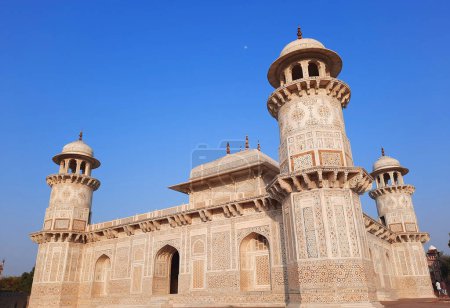 Téléchargez les photos : AGRA UTTAR PRADESH INDIA - 03 01 2023 : Tombeau de I'timad-ud-Daulah est un mausolée moghol de la ville d'Agra dans l'État indien de l'Uttar Pradesh. "boîte à bijoux", "Bachcha Taj" ou le "Baby Taj"" - en image libre de droit