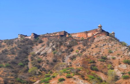 Foto de AMBER RAJASTHAN INDIA - 02 27 2023: El fuerte ámbar fue fundado por el gobernante Alan Singh Chanda de la dinastía Chanda de Meenas - Imagen libre de derechos
