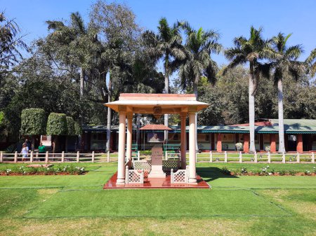 Foto de DELHI INDIA - 02 11 2023: Lugar del asesinato de Mahatma Gandhi fue asesinado el 30 de enero de 1948 a la edad de 78 años en el complejo de Birla House (ahora Gandhi Smriti), una gran mansión en el centro de Nueva Delhi. - Imagen libre de derechos
