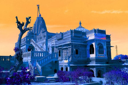 Foto de JAISALMER INDIA - 02 13 23: Ilustración del Templo de Lodurva Jain, cerca de Jaisalmer en Rajasthan, está dedicado al 23er Tirthankara Parshvanatha y también es un popular peregrino de Jain para Jains - Imagen libre de derechos