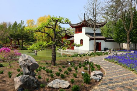 Téléchargez les photos : MONTRÉAL CANADA - 05 09 2023 : Le jardin botanique chinois de Montréal est considéré comme l'un des jardins botaniques les plus importants au monde en raison de l'étendue de ses collections - en image libre de droit