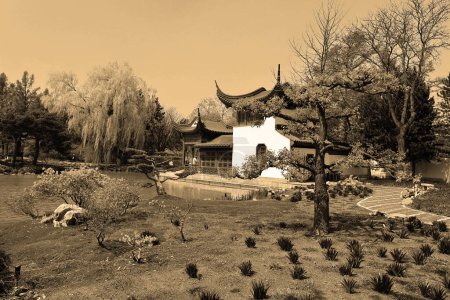 Foto de MONTREAL CANADA - 05 09 2023: Jardín botánico chino de Montreal es considerado uno de los jardines botánicos más importantes del mundo debido a la extensión de sus colecciones - Imagen libre de derechos