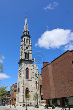 Téléchargez les photos : MONTRÉAL QUÉBEC CANADA - 05 09 23 : Le clocher La cathédrale Saint-Jacques fut la cathédrale catholique romaine de Montréal de 1825 à 1852 nommée d'après Saint-Jacques le Grand aujourd'hui Universite du Québec a Montreal - en image libre de droit