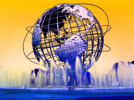 Foto de NUEVA YORK CITY NY ESTADOS UNIDOS DE AMÉRICA - 09 13 1999: Unisphere es una representación esférica de acero inoxidable de la Tierra en Flushing Meadows Corona Park signo ilustración pop-art fondo colores - Imagen libre de derechos