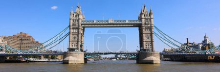 Téléchargez les photos : LONDRES ROYAUME-UNI - 06 19 2023 : Tower Bridge est un pont bascule et suspendu classé Grade I à Londres, construit entre 1886 et 1894, conçu par Horace Jones - en image libre de droit