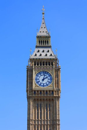 Foto de LONDRES REINO UNIDO - 06 19 2023: Big Ben es el apodo de la Gran Campana del Reloj Palacio de Westminster en Londres La torre se conoce oficialmente como Elizabeth Tower - Imagen libre de derechos