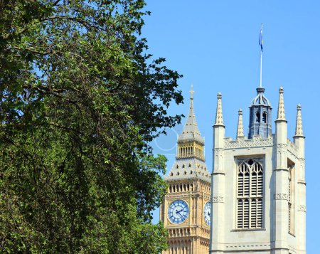 Téléchargez les photos : LONDRES ROYAUME-UNI 06 19 2023 : Big Ben est le surnom de la Grande Cloche de l'horloge du Palais de Westminster à Londres La tour est officiellement connue sous le nom d'Elizabeth Tower - en image libre de droit